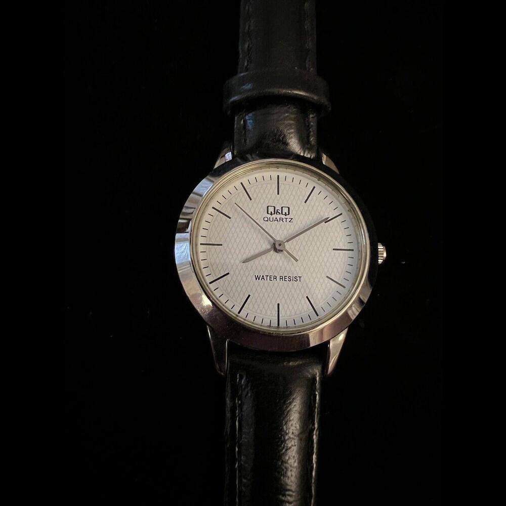 Q & Q Watch Unisex New Battery Hardly Worn